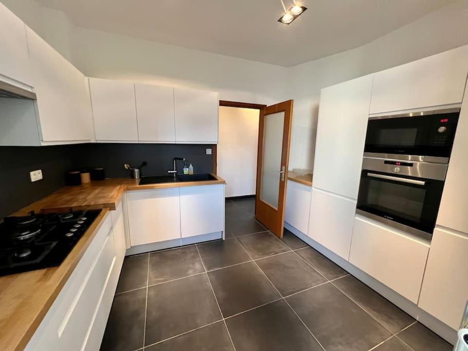 Bellevue - Grand Appartement Pour 5 Sur Les Quais De La Meuse Льєж Екстер'єр фото